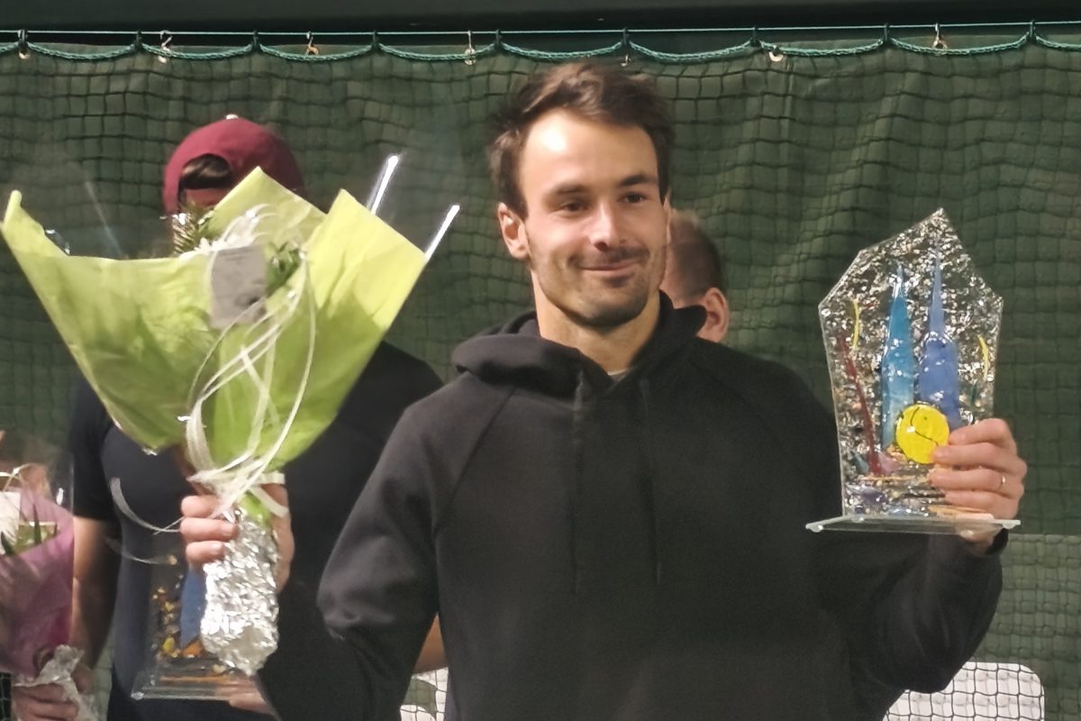 Antoine Escoffier, trophée en main, vainqueur du NTBA 2025 à Chartres